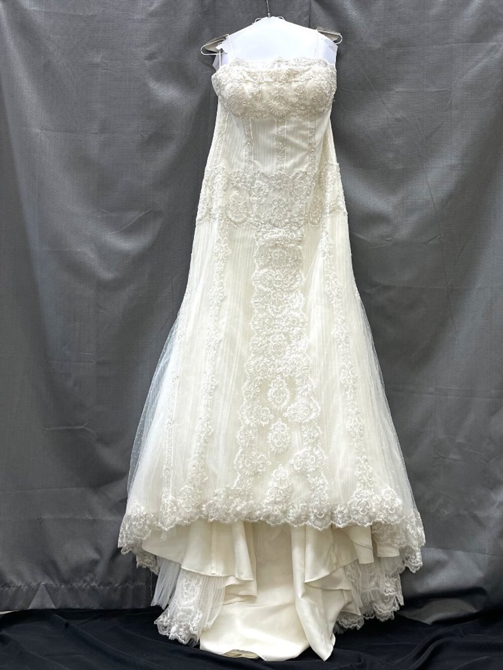 La Sposa Plus Size Swiss Dot Tulle Wedding Gown Size 20